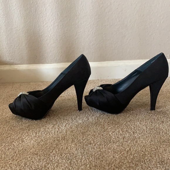 Black Heels - Picture 3 of 3